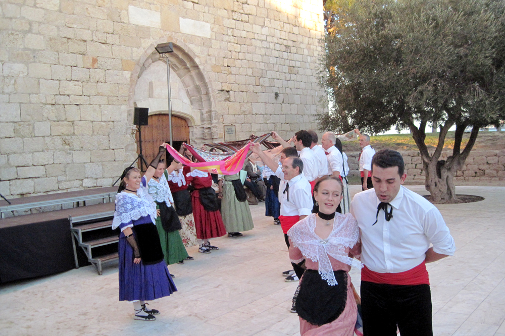 Traditional dances in Sant Marti, Empuries